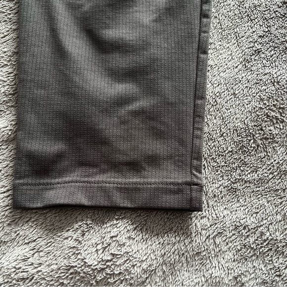 Uniqlo Pants 🤍 - Picture 3 of 9